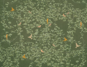 Carta da parati botanico in stile Chinoiserie con uccelli colorati sullo sfondo verde
